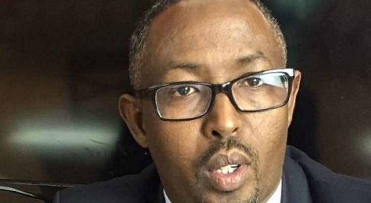 Jojalar eshakdagi yigitni sikishadi Videoda ajoyib qoramagiz bilan jinsiy aloqa